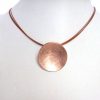 GEMSHINE Damenhalskette in hochwertiger Mattverarbeitung, 925 Silber rose vergoldet. Runder Designer Anhänger mit Kette. Made in Madrid / Spanien. Im eleganten Schmucketui mit Geschenkverpackung – Bild 5
