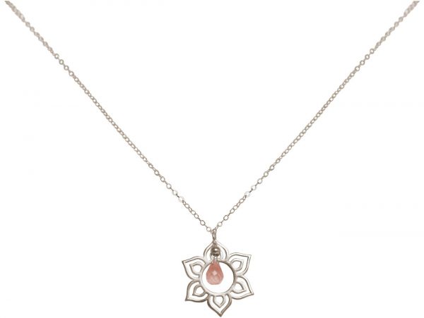 GEMSHINE Damenhalskette aus 925 Silber mit YOGA Lotusblume und Rosenquarz. Edelstein hervorragender Qualität und Farbe. Made in Madrid / Spanien. Im eleganten Schmucketui mit Geschenkverpackung. – Bild 3