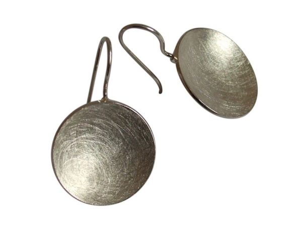 GEMSHINE Damenohrringe in hochwertiger Mattverarbeitung, massiv 925 Silber. Elegante runde Designer Ohrhänger. Made in Madrid / Spanien. Im eleganten Schmucketui mit Geschenkverpackung geliefert. – Bild 3