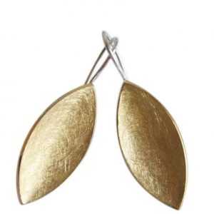 GEMSHINE Damenohrringe in hochwertiger Mattverarbeitung, massiv 925 Silber vergoldet. Marquise Designer Ohrhänger. Made in Madrid / Spanien. Im eleganten Schmucketui mit Geschenkverpackung geliefert.