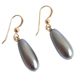 GEMSHINE Damenohrringe mit Tahiti grauen Perlen Tropfen. 2,5 cm lange hochwertig vergoldete Ohrhänger - Made in München / Germany - Im eleganten Schmucketui mit Geschenkverpackung geliefert.