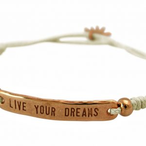 GEMSHINE Damen Knotenarmband mit Gravur LIVE YOUR DREAMS in rose Vergoldet. Größenverstellbare beige Kordel und Hand Charm - Made in München / Germany - Im eleganten Schmucketui mit Geschenkverpackung