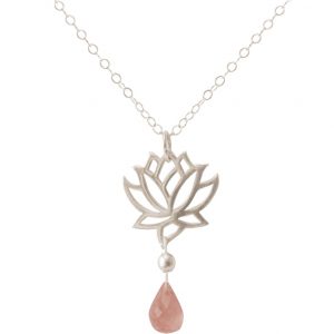 GEMSHINE Damenhalskette aus 925 Silber mit YOGA Lotusblume und Rosenquarz. Edelstein hervorragender Qualität und Farbe. Made in Madrid / Spanien. Im eleganten Schmucketui mit Geschenkverpackung.