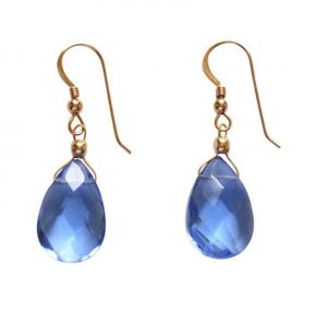 GEMSHINE Damenohrringe mit Blautopas Quarz Edelsteinen. 2 cm lange vergoldete Tropfen Edelstein Ohrhänger. Made in München / Germany. Im eleganten Schmucketui mit Geschenkverpackung geliefert.